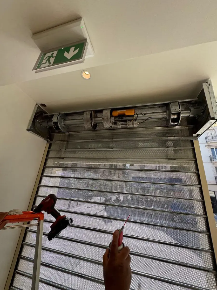 Entretien et maintenance de rideau métallique à Paris 9 Entretien et maintenance de rideau métallique à Paris 9