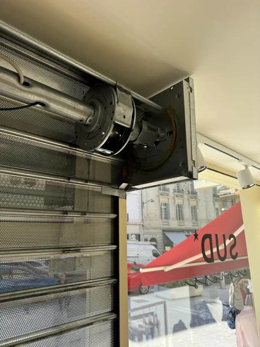 Motorisation de rideau métallique à Paris 9